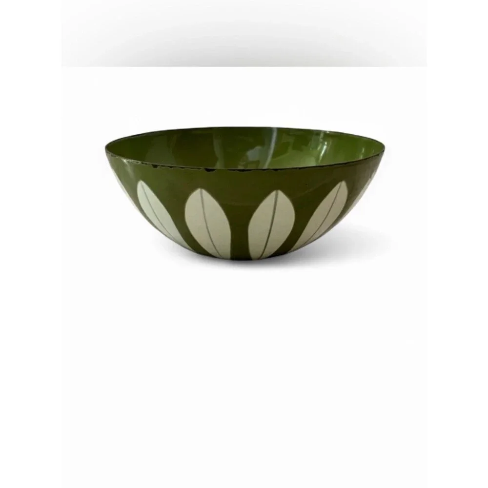 Catherineholm Set of 4 Mid Century Modern Avocado Green White Lotus Enamel Bowls